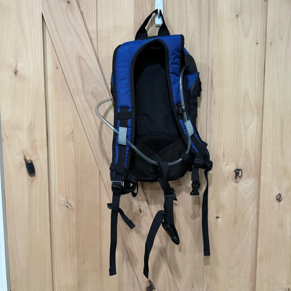 Discovery Channel Hydration Backpack NWT! Blue Camping Hiking Hydropak
